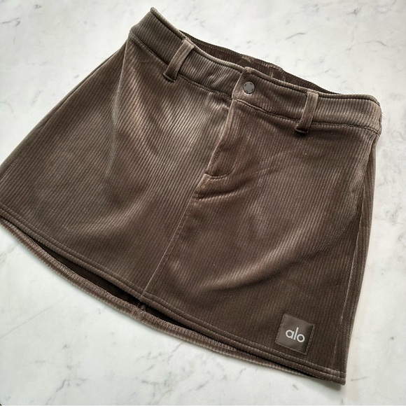 Alo Yoga Ribbed Velour Baller Mini Skirt - Macchiato - Picture 2 of 5